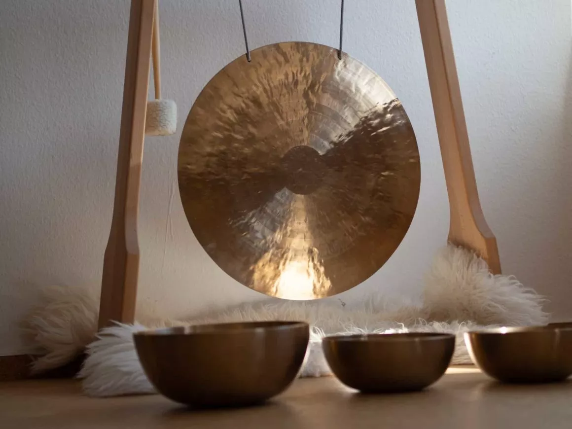 Gongs in sound healing and meditation practices