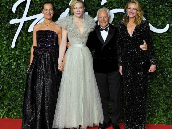 Giorgio Armani surrounded by Hollywood stars Cate Blanchett in a tulle gown with a ruffled neckline, Julia Roberts in a crystal-embellished jumpsuit and Lauren Hutton - © ISABEL INFANTES/AFP VIA GETTY IMAGES