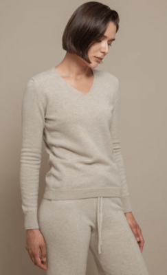 Francis Stories. | Anne Sand Fit and warm v-neck jumper | €130