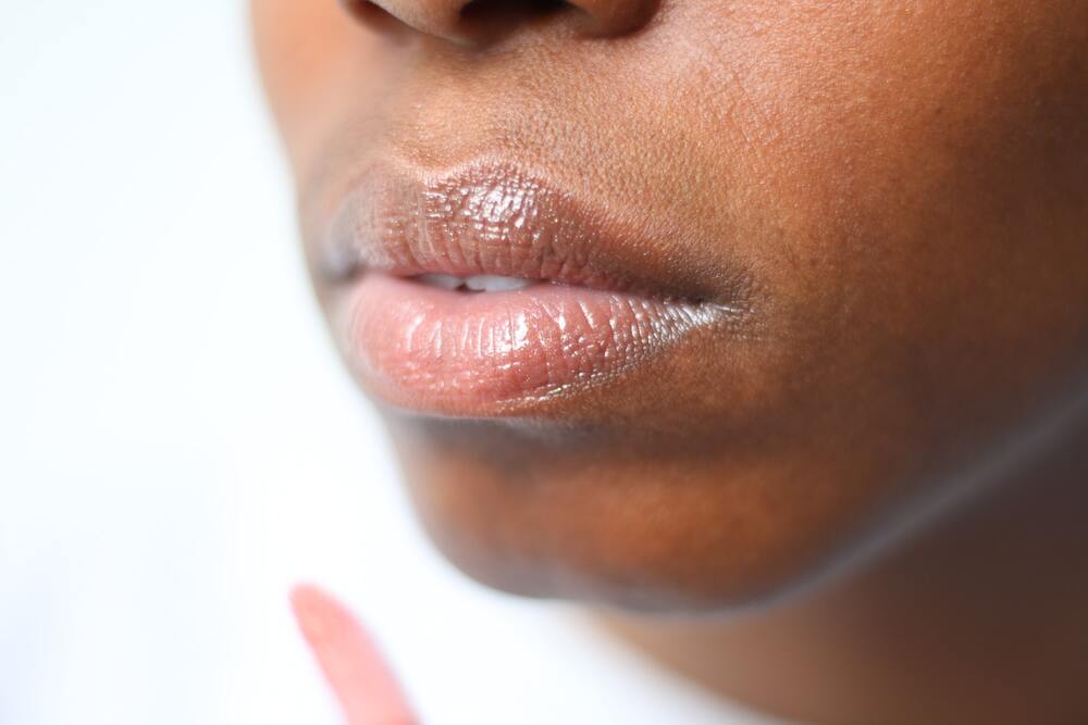 Top Natural Lip Glosses For A Non-Sticky, Lip Loving Shine